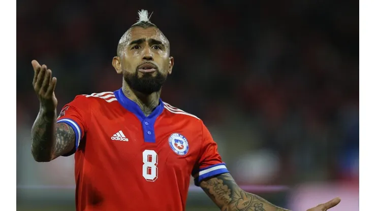 Exalbo le para el carro en seco a Arturo Vidal