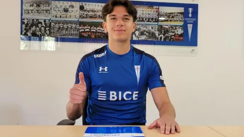 El joven jugador firmó su contrato profesional con la UC