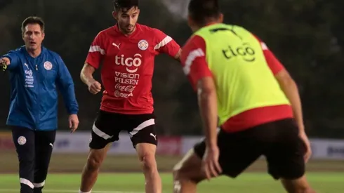 La selección de Paraguay sigue preparando su encuentro ante la Roja.