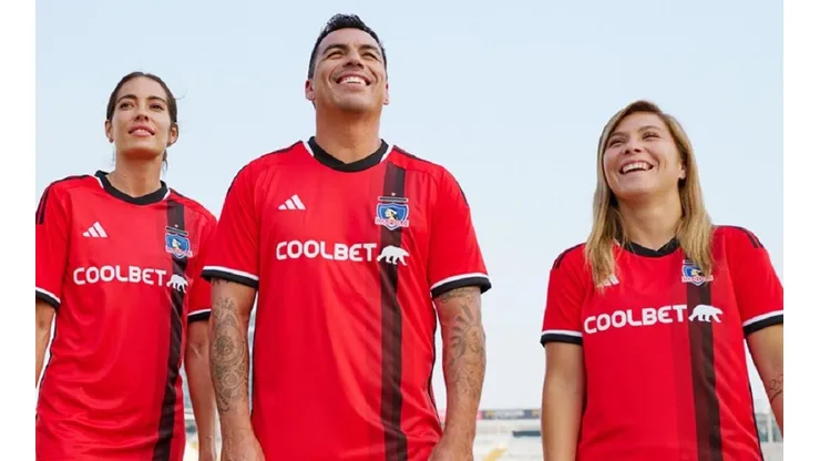 Este miércoles se presentó la nueva camiseta visitante de Colo Colo.