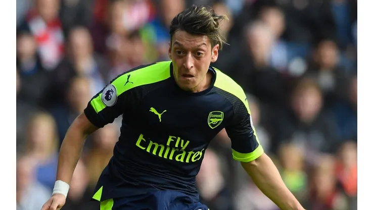 Mesut Özil convirtió un golazo jugando para el Arsenal en 2016.