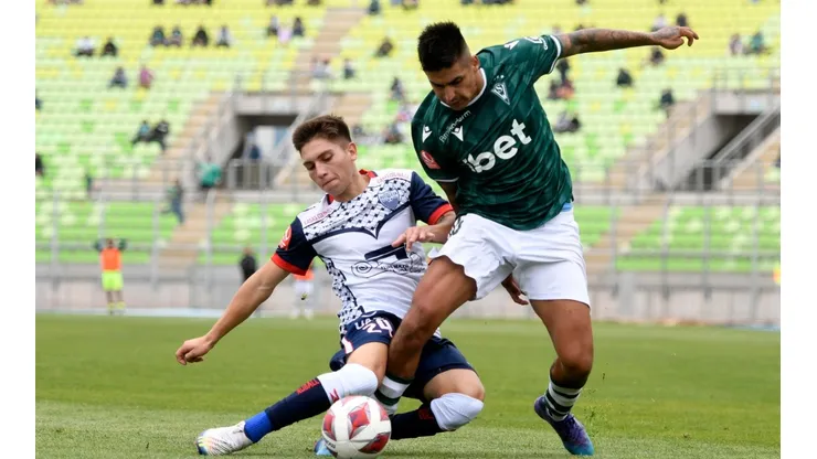 Wanderers lo pasa mal en lo futbolístico y el plantel fue amenazado hoy por los hinchas.