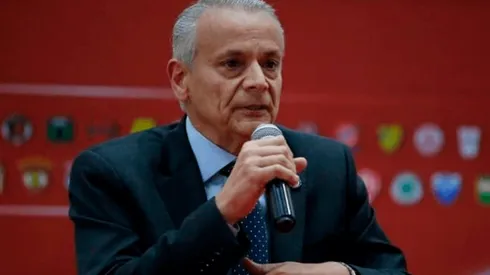 Javier Castrilli le cae con todo a Francisco Gilabert.