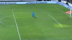 El ex jugador de Colo Colo se perdió esta gran chance de gol