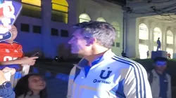 Hincha de Universidad de Chile hace reír a un enojado Mauricio Pellegrino a la salida del estadio