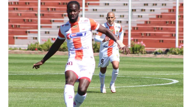 Cecilio Waterman aumentó el marcador para Cobresal ante Colo Colo.