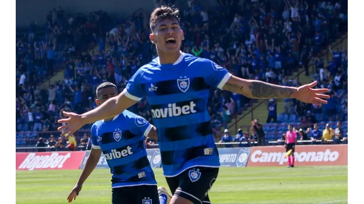 Huachipato trepó a la cima del Campeonato Nacional.