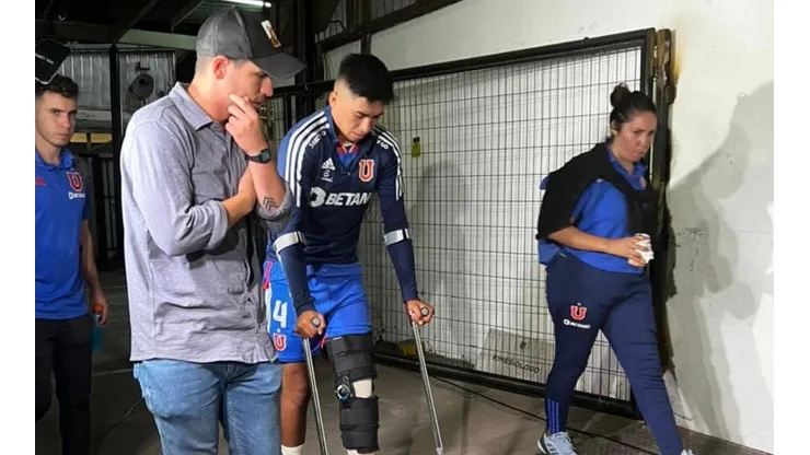 José Castro salió con muletas del estadio Monumental.