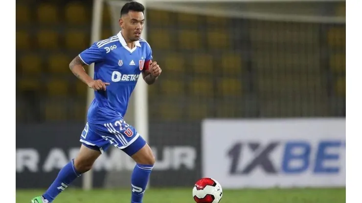 Nery Domínguez regresa como titular en Universidad de Chile.