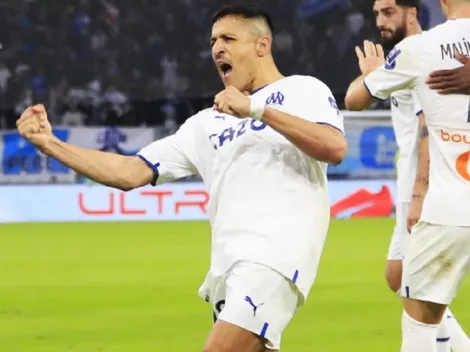 Alexis en una jugada manda a "comprar pan" a su compañero del Marsella