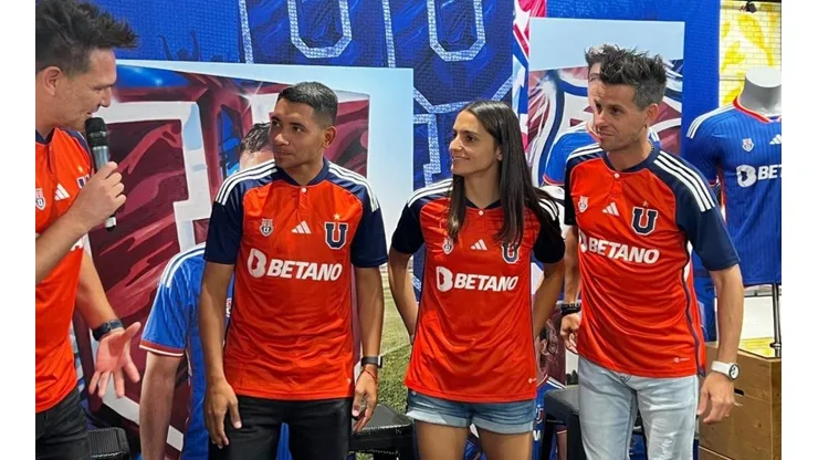 La U ya tiene su segunda equipación.