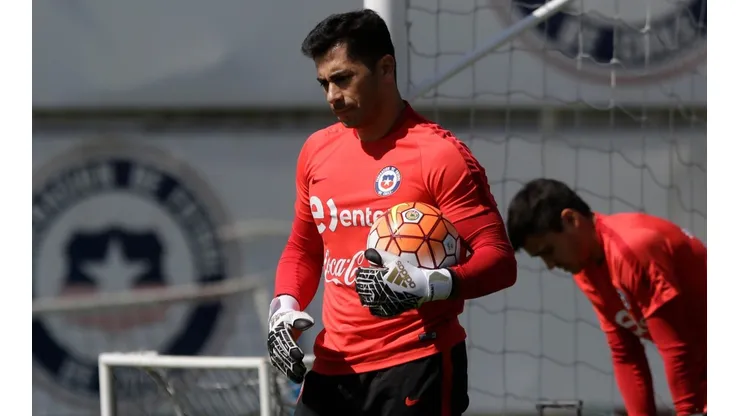 El portero asegura que el jugador de la U, al menos, merece un llamado.