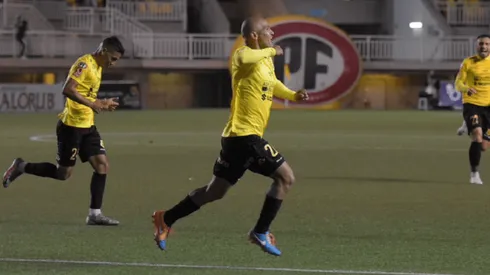 Humberto Suazo volvió a convertir en la Primera B.