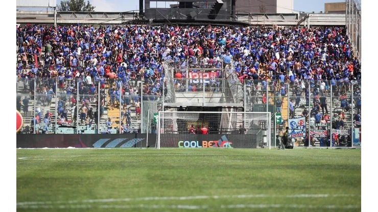 Los hinchas de la U ya están en el Estadio Monumental