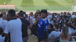 Un hincha de la U se robó todas las miradas en el Monumental.