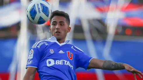 Caco Villalta golpea la mesa por Lucas Assadi