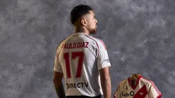 Paulo Díaz modeló la nueva camiseta de River Plate. (Foto: @RiverPlate)