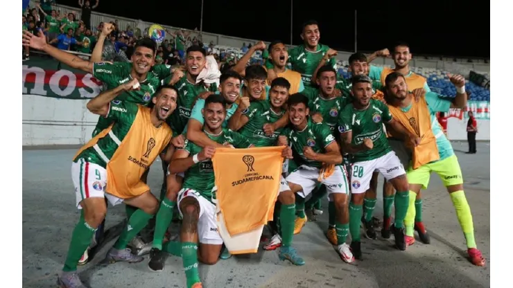 Los Tanos vencieron 3-2 a la UC en Rancagua, y con ello siguen en carrera en la Copa Sudamericana.