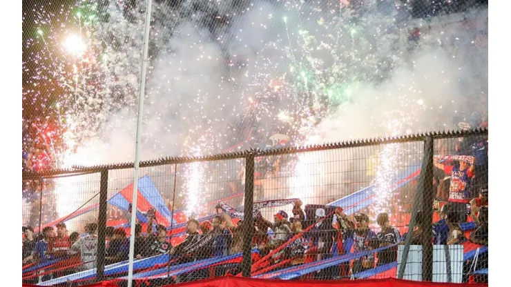 La U arriesga duras sanciones tras comportamiento de la hinchada ante La Calera.