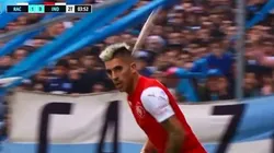 El momento en que un pescado da en pleno rostro de Leandro Fernández.