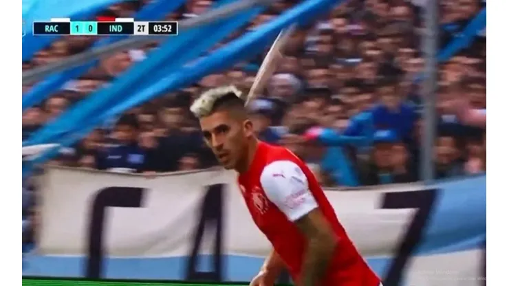 El momento en que un pescado da en pleno rostro de Leandro Fernández.