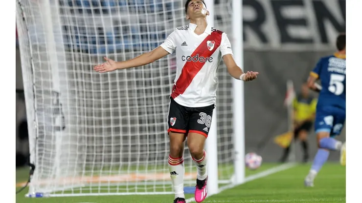 Pablo Solari aburrió a Martín Demichelis en River y lo sacó de la titularidad.