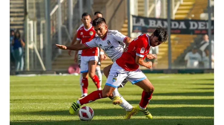 El Cacique y el Manojito de Claveles jugaron en el Estadio Monumental
