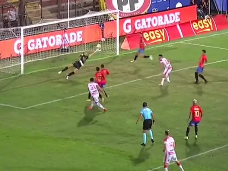 La espectacular doble atajada de 'Zanahoria' Pérez que saca aplausos