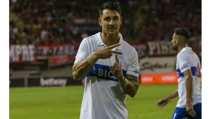Gol de Fernando Zampedri permite dejar atrás a Jorge Aravena y va a la caza de otro histórico artillero