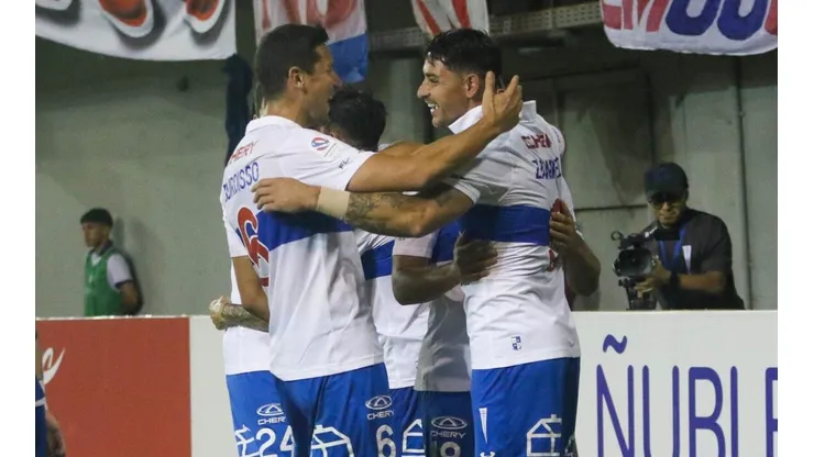 La UC celebró un nuevo triunfo con polémica.