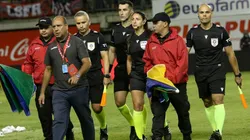Véjar se tuvo que retirar con seguridad del estadio.