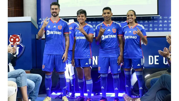 La camiseta de Universidad de Chile 2023 fue presentada en el CDA.
