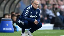 Marcelo Bielsa fue homenajeado por los hinchas de Leeds United.