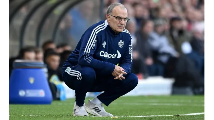 Marcelo Bielsa fue homenajeado por los hinchas de Leeds United.