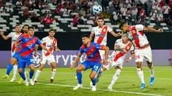 Curicó Unido debe remontar la llave ante Cerro Porteño en Paraguay.