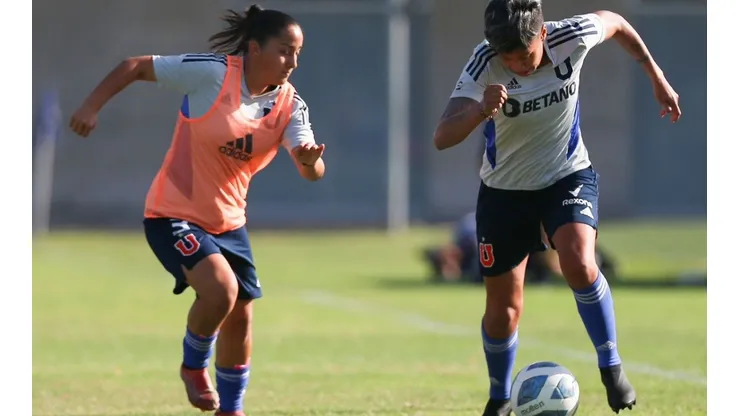 Arantza Suazo -izq- hace sus primeras armas en la U. de Chile Femenina