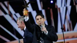 Fabrizio Copano con la Gaviota de Plata en Viña 2023.