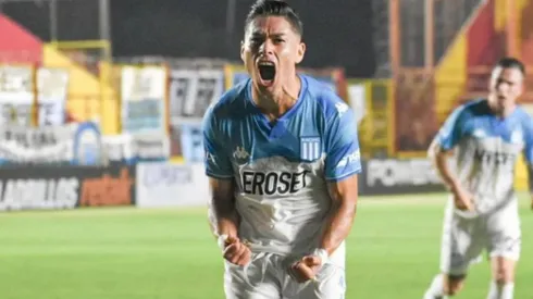 Opazo celebrando su gol por Racing Club.