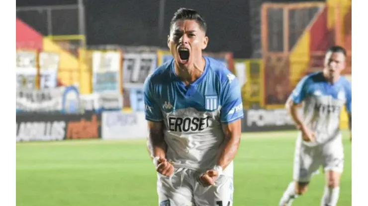 Opazo celebrando su gol por Racing Club.