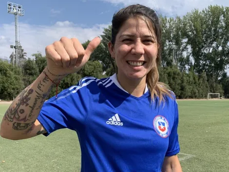 Jugadora de Audax Italiano barre el piso con la 'Jefa' Carla Guerrero