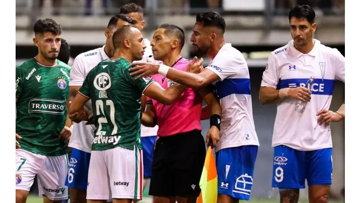 El encuentro terminó con siete expulsados.