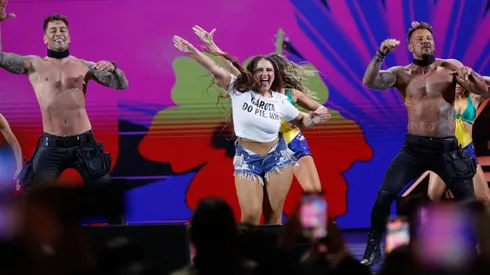 Pamela Leiva compartiendo el escenario de Viña 2023 con Thiago y Fabricio.