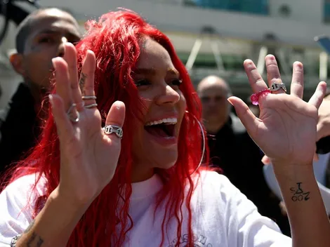 Karol G desata la locura al salir a saludar a sus seguidores en Viña