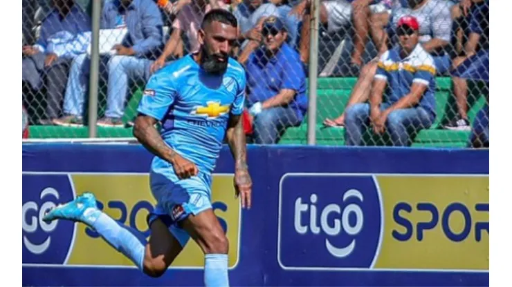 Ronnie Fernández suma sus primeras críticas en Bolivia