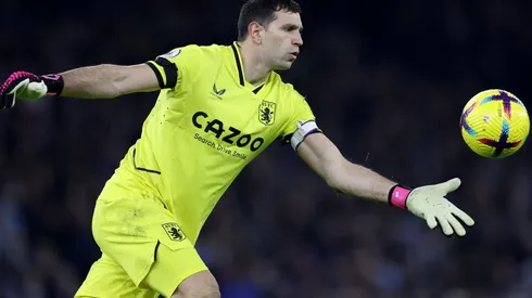 Emiliano Martínez tuvo unos minutos fatales frente a Arsenal