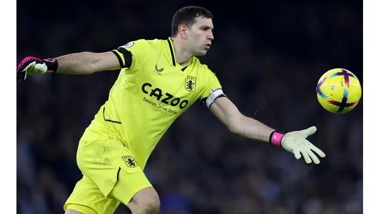 Emiliano Martínez tuvo unos minutos fatales frente a Arsenal