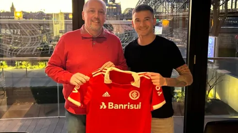 Aránguiz firmó su pre contrato con Inter de Porto Alegre.