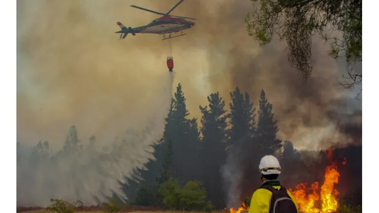 Incendios del sur complican a la U con la opción de revertir la medida de no vender entradas a sus hinchas