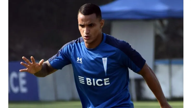 El volante colombiano tuvo su debut con la UC