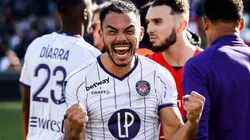 Gabriel Suazo la está rompiendo toda en Francia